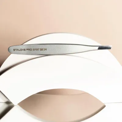 Пінцет для брів